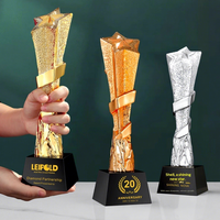Trophée scolaire en cristal avec gravure et design personnalisable pour les cérémonies de remise de prix, les compétitions et les occasions commémoratives