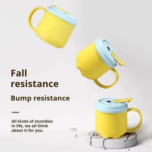 Gourde isotherme en silicone pour enfants et étudiants, avec poignée, anti-chute et anti-fuite, portable, pour eau et lait, au design attrayant - Product Image 5