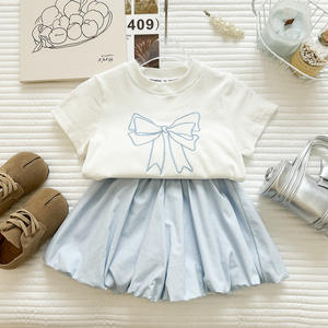 Completo Estivo 2026 per Ragazze: Nuovo Set Due Pezzi Casual con T-shirt a Maniche Corte Ricamata con Fiocco e Pantaloncini a Bocciolo Floreale - Product Image 2