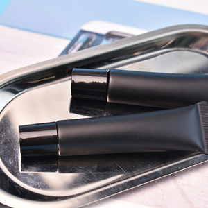 Venta al por mayor negro vacío plástico Squeeze contenedor tubo de embalaje brillo de labios tubos contenedores 40g capacidad con tapón de rosca - Product Image 3