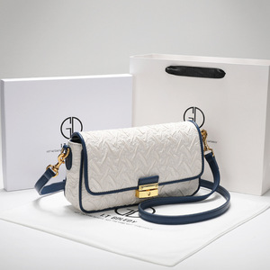Sac à bandoulière plissé en cuir véritable pour femme, design de niche IT GDLEDY, perles porte-bonheur, nouvelle mode 2021, fermeture éclair en polyester, Hong Kong - Product Image 2