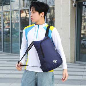 Sac à dos ultraléger pliable pour la randonnée, résistant à l'eau, se plie en pochette avec mousqueton pour les voyages et le camping - Product Image 4