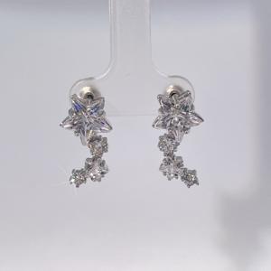 ต่างหูเพชรทรงดาวชุบทองเหลืองสำหรับผู้หญิง ดีไซน์คลาสสิก สวยสง่า จากเทียนหยู เจ็มส์ - Product Image 6