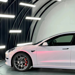 Vinilo Súper Brillante Blanco a Rosa que Cambia de Color, Rollo de Vinilo para Envolver Autos - Product Image 1