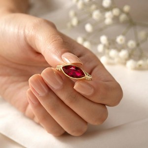 Bague élégante en rubis rouge, pierre précieuse de forme marquise, faite à la main en argent sterling 925 avec finition plaquée or 18 carats, minimaliste, pierre de naissance de juillet - Product Image 6