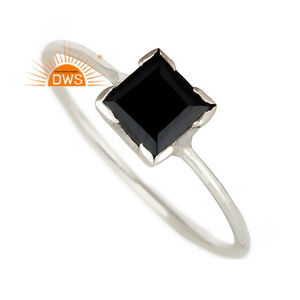 Bague en pierre précieuse Onyx noir naturel Bague en argent fin pour femme Vente en gros Fournisseur de bijoux en argent Collection vintage - Product Image 1