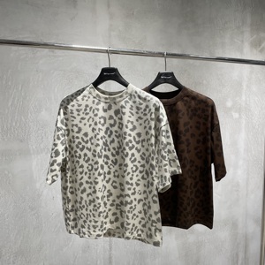 メンズ オーバーサイズ Tシャツ ヒップホップ ストリート系 レオパード柄 ボクシーシルエット クルーネック カスタムロゴ対応 熱転写プリント - Product Image 2