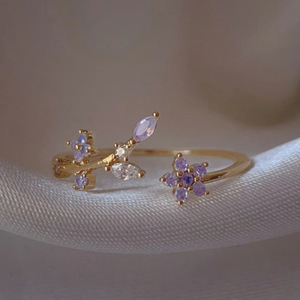 トレンドの18Kリアルゴールドメッキ銅製オープンリング、調節可能なスイートピンクパープルジルコンクリスタルバタフライサクラフラワーリング（女性用） - Product Image 6