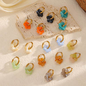 Pendientes de aro de acero inoxidable con flores coloridas Li Quan para mujer, pendientes pequeños chapados en oro, estilo moderno para ir al trabajo - Product Image 2