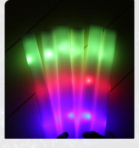 Renkli LED Köpük Işık Çubukları 3 Yanıp Sönme Modlu Renkli Köpük Işığı Partiler, Düğünler, Doğum Günleri Konserler için Uygundur - Product Image 3