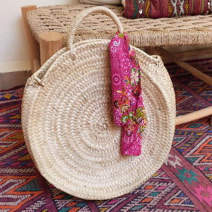 Panier rond en paille magnifiquement fait à la main - Product Image 1