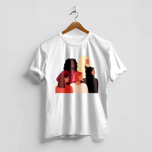 T-shirt Grafica Donna Potente, Regalo per la Giornata della Donna, Maglietta Femminista Vestibilità Regolare 100% Cotone Girocollo Stile Casual - Product Image 1