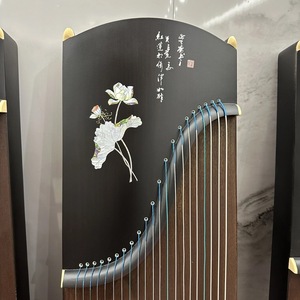 L'usine produit des guzhengs et des guqins sur mesure avec divers motifs. Ils proposent également des services de gravure et une livraison rapide. - Product Image 4