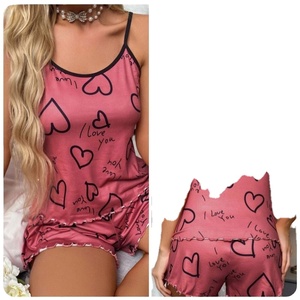 Ensemble pyjama d'été deux pièces en satin respirant pour femme, avec short sexy et caraco, imprimé couronne et breloque cœur en soie - Product Image 4