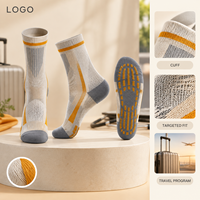 Chaussettes de compression à rayures en polyamide et élasthanne, avec panneau en maille tricotée asymétrique, soutien gradué du mollet, ajustement parfait, logo et emballage assortis.