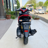 Motocyclette à essence puissante Sportpower NVX200cc, moteur 4 temps refroidi par air, vitesse maximale 95 km/h, jantes dorées sur route