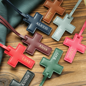 Colgante de cuero PU con forma de cruz para bolso, llavero, etiqueta de equipaje de viaje, accesorios colgantes - Product Image 1