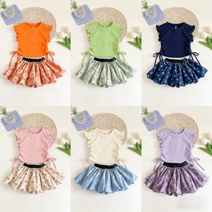 Nuovo Arrivo: Set Moda per Bambine con <span class=keywords><strong>T</strong></span>-<span class=keywords><strong>Shirt</strong></span> e Gonna a Balze, Motivo Floreale Fresco, Completo Casual Dolce e Grazioso in 2 Pezzi per Bambine - Product Image 3