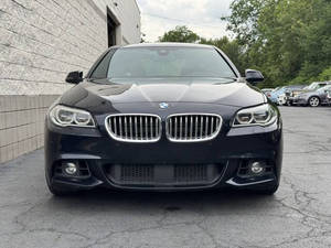 2016 Serie 5 550i XDrive FWD Motor 4L Volante a la Izquierda Interior de Cuero Sedán Faros LED Techo Solar Trasero Autos Usados - Product Image 2
