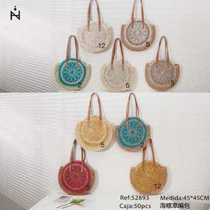 Sac de plage rond en paille Angelina 45x45cm, tissé à la main, style bohème - Product Image 3