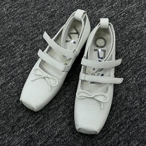 Zapatos Spring Pig para mujer, nueva versión coreana, zapatos planos de ballet informales con suela gruesa y cierre de un botón, zapatos pequeños de cuero - Product Image 4