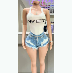 Set Celana Pendek 2 Potong Wanita, Pakaian Seksi dengan Atasan <span class=keywords><strong>Vest</strong></span> Bermotif Huruf dan Celana Pendek Jeans, Set Celana Pendek Musim Panas 2024 untuk Wanita - Product Image 5