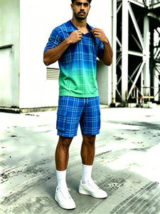 T-shirt dégradé bleu-vert à carreaux pour homme et short cargo à carreaux – Ensemble décontracté 2 pièces - Product Image 1