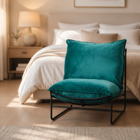 Fauteuil d'appoint confortable à assise profonde en velours, avec structure en fer stable, idéal pour la détente à la maison