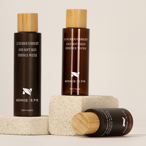 มินนี่ ลักชัวรีส์ ไบรท์ แอนด์ ซอฟท์ สกิน เอสเซนส์ วอเตอร์ 100 มล. 120 มล. 150 มล. 200 มล. ขวดรีฟิลฝาไม้ไผ่สำหรับบรรจุภัณฑ์เครื่องสำอาง - Product Image 1