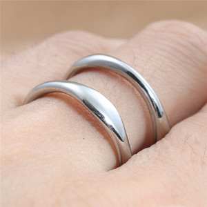 Bague en acier titane de style européen et américain, creuse en forme de C, bijoux punk rétro tendance pour femmes, couleur argent, design géométrique - Product Image 3