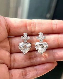Pendientes de Diamantes Cultivados en Laboratorio de 3CT con Corte Corazón, Chapados en Oro Blanco de 14K, Engaste de Bisel, Certificados por IGI, Elegantes para Novias, Bodas y Fiestas - Product Image 6