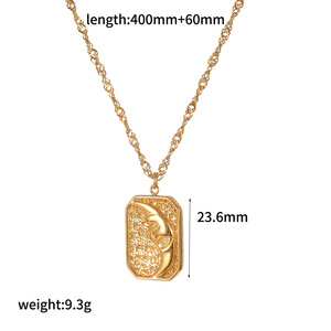 Colliers de pendentifs ovales en relief de <span class=keywords><strong>planète</strong></span> Sunburst teints d'or d'inspiration rétro cosmique glamour imperméable à l'eau - Product Image 2