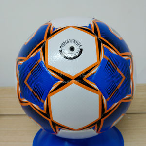 ลูกฟุตบอลคุณภาพสูง น้ำหนักเบา ขนาด 5 ผลิตจากยาง PU และ TPU เป็นมิตรกับสิ่งแวดล้อม เหมาะสำหรับการฝึกซ้อมกีฬาและการแข่งขันอย่างเป็นทางการ พร้อมโลโก้สั่งทำได้ - Product Image 2