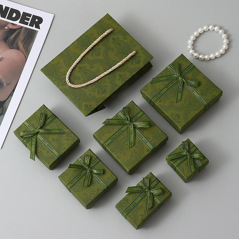 สีเขียวกับโบว์