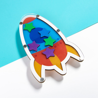 Pot de récompense à motif de fusée en bois pour les enfants avec des étoiles colorées pour motiver les enfants à faire de bonnes manières