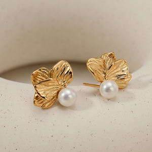 ต่างหูแบบติดหู CLIORO รุ่น Luxury Pearl <span class=keywords><strong>ส</strong></span><span class=keywords><strong>แตน</strong></span><span class=keywords><strong>เล</strong></span><span class=keywords><strong>ส</strong></span>ชุบทอง กันน้ำ ป้องกันการแพ้ แฟชั่นทันสมัยสำหรับผู้หญิง - Product Image 4