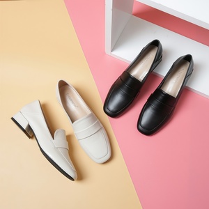 Mocasines de <span class=keywords><strong>Mujer</strong></span> de Diseño de Lujo Yixinda con Punta Cuadrada y Tacón Grueso, Suela de Tendón de Res, Forro de Microfibra, Decoración con Cinturón de Cuero - Product Image 5