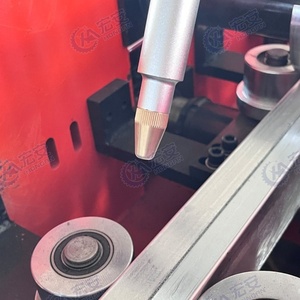 Équipement de soudage automatique à grande vitesse pour cadres de portes avec PLC et construction en acier inoxydable - Product Image 4