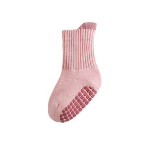 Calcetines de Seguridad para Niños Multicolores con Agarres de Silicona, Calcetines Antideslizantes, Perfectos para Yoga de Bebés y Pisos de Madera - Product Image 4