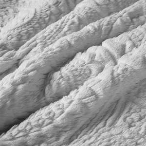 Juego de edredón DB Ultra Plush con medallón bordado de piel sintética-Juegos de edredón bordados - Product Image 5