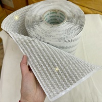 Vente en gros Longueur personnalisée Dos plat Rouleau de feuille de maille en strass auto-adhésif Approvisionnement d'usine Autocollants décoratifs en cristal perlé