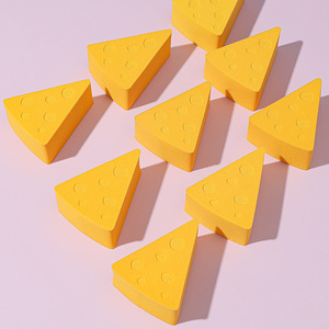 三角化妆海绵粉扑奶酪设计软混合化妆工具，用于面部基础粉底散装供应 - Product Image 5