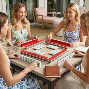 NatuGift - Ensemble de Mahjong Américain Portable Moderne, 160 Tuiles Rouges Exquisément Gravées, Acrylique 4 Couches, Comprend 10 Tuiles <span class=keywords><strong>Joker</strong></span> et 6 Tuiles Blanches - Product Image 3