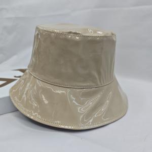 <span class=keywords><strong>Bonnet</strong></span> <span class=keywords><strong>de</strong></span> <span class=keywords><strong>pluie</strong></span> imperméable pour femmes Chic brillant Faux cuir seau chapeau solide large bord pour décontracté en plein air fête utilisation quotidienne-Hip Hop - Product Image 3