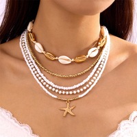 Collier multicouche tendance style vacances en bord de mer avec étoile de mer, coquillage et perle