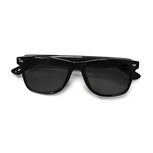 Nouvelles lunettes intelligentes de traduction F16 IA 2025 avec caméra 8MP, reconnaissance <span class=keywords><strong>automatique</strong></span>, <span class=keywords><strong>appel</strong></span> vocal BT et étui de charge 3600 mAh - Product Image 2