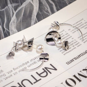 Boucles d'oreilles classiques en alliage d'argent 925 avec un tempérament unique, design polyvalent pour unisexe, plaqué argent - Product Image 5