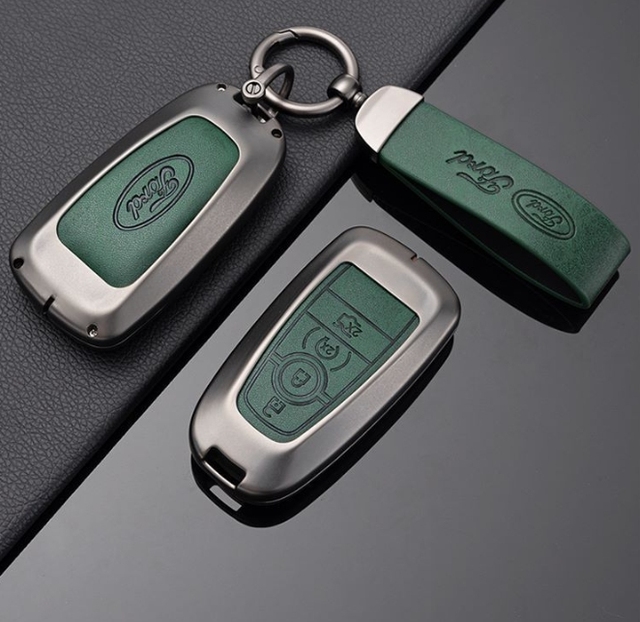 Wholesale Vintage Stylish Zinc Alloy Guns Metal Car Key Cases Protector Cover Fob with Key Ring for ford Mustang F150 fusion