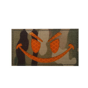 Patch Riflettente con Faccina Sorridente in Feltro PU Ecologico Fatto a Mano, Termoadesivo a Infrarossi per Zaini e Cappelli da Esterno - Product Image 4