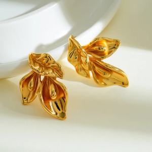 ต่างหูมินิมอลชุบทอง 18K สแตนเลส 304 ชุบสูญญากาศ ลายดอกไม้เรขาคณิต สำหรับใส่ถ่ายเซลฟี่ในชีวิตประจำวัน สำหรับผู้หญิง - Product Image 3